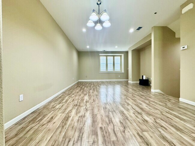 Building Photo - 6576 S Mariposa Ct