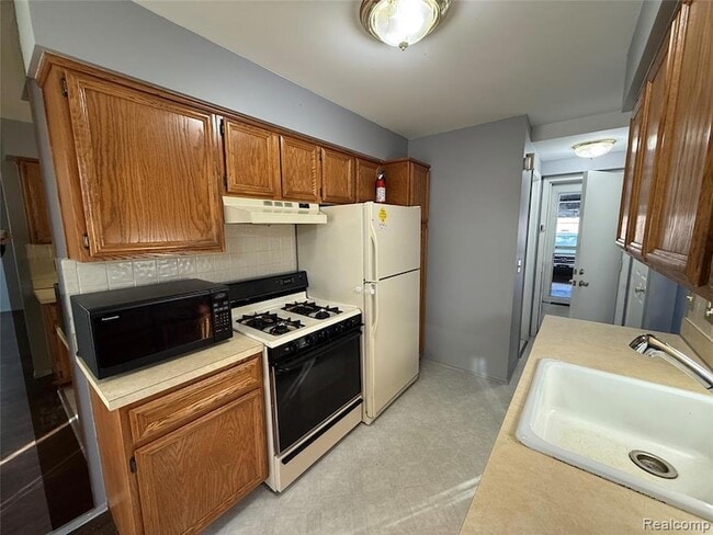 Building Photo - 15817 Charleston Dr