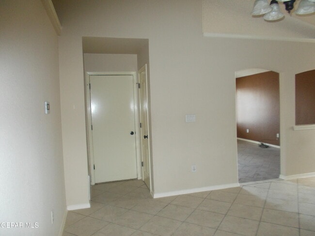 Building Photo - 749 Desert Sage Dr