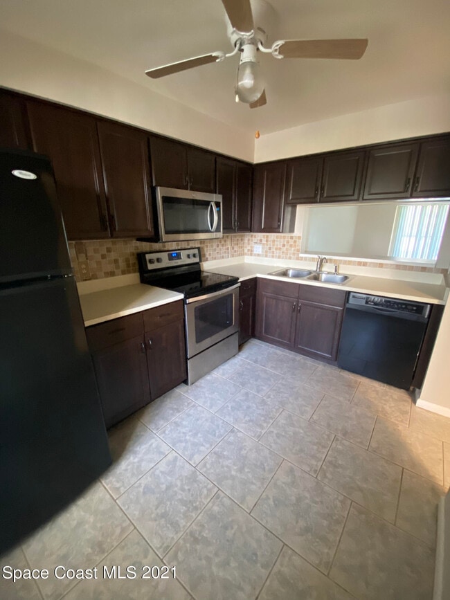 Building Photo - 200 International Dr