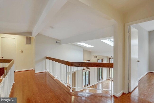 Building Photo - 9801 Clydesdale St