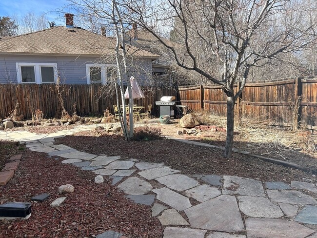 Building Photo - 1-Bedroom in Quiet 4-Plex near Ivywild