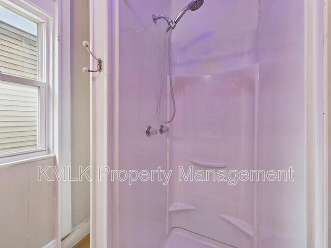 Building Photo - 543 Gage St