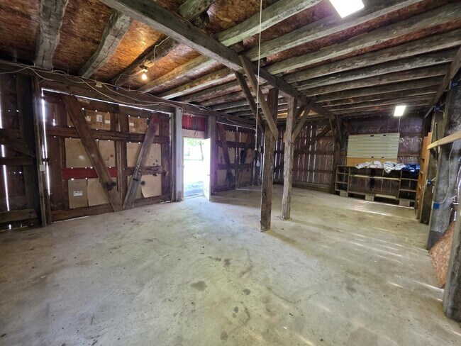 Building Photo - 11934 Goodview Ave