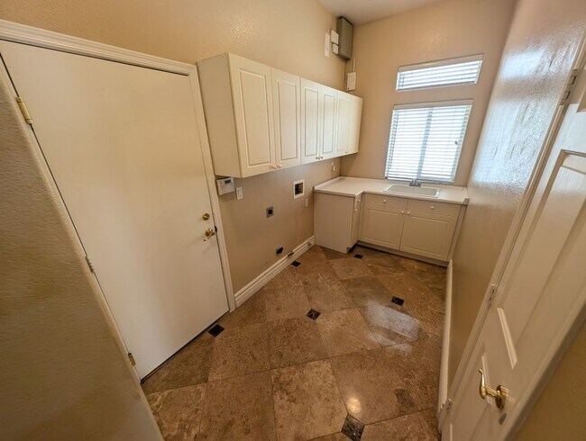 Building Photo - 4678 El Camino Cabos Dr