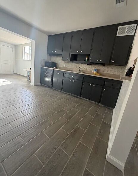 Building Photo - 909 W Milton St