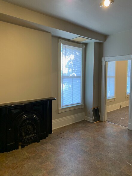 Building Photo - 114 Parker St