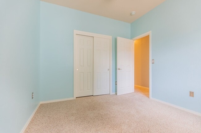 Building Photo - Inviting 4 Bed 2 Bath Home - Solar Panels & In The Golf Course Area!
