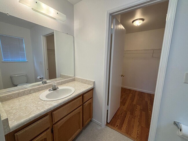 Building Photo - 813 Morton Ave