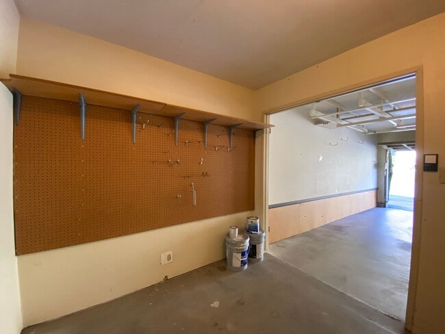 Building Photo - Beautiful corner condo in Lake San Marcos