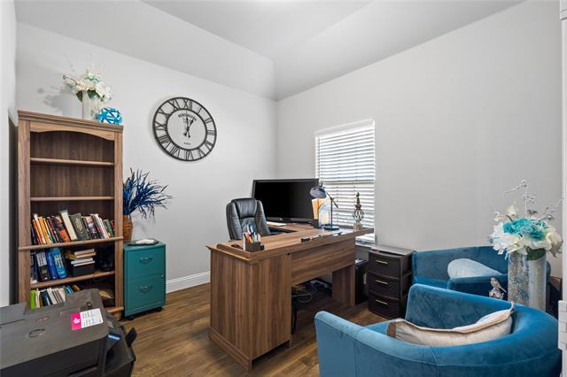 Building Photo - 6017 Mango Dr