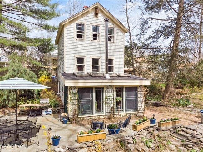 Building Photo - 144 Sawkill Ave