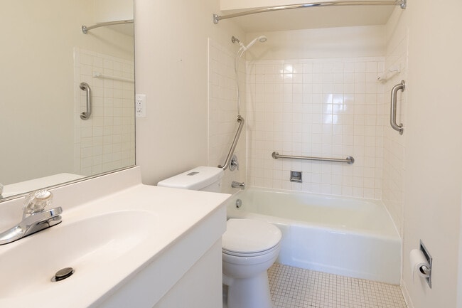 Building Photo - 327 Homeland Southway