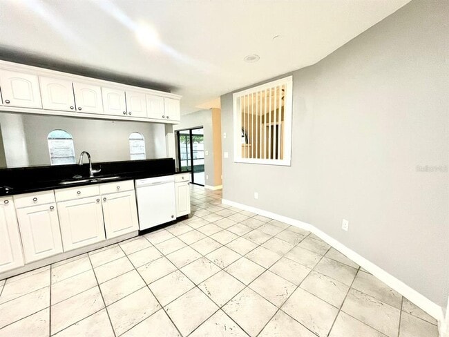 Building Photo - 10026 Chesham Dr