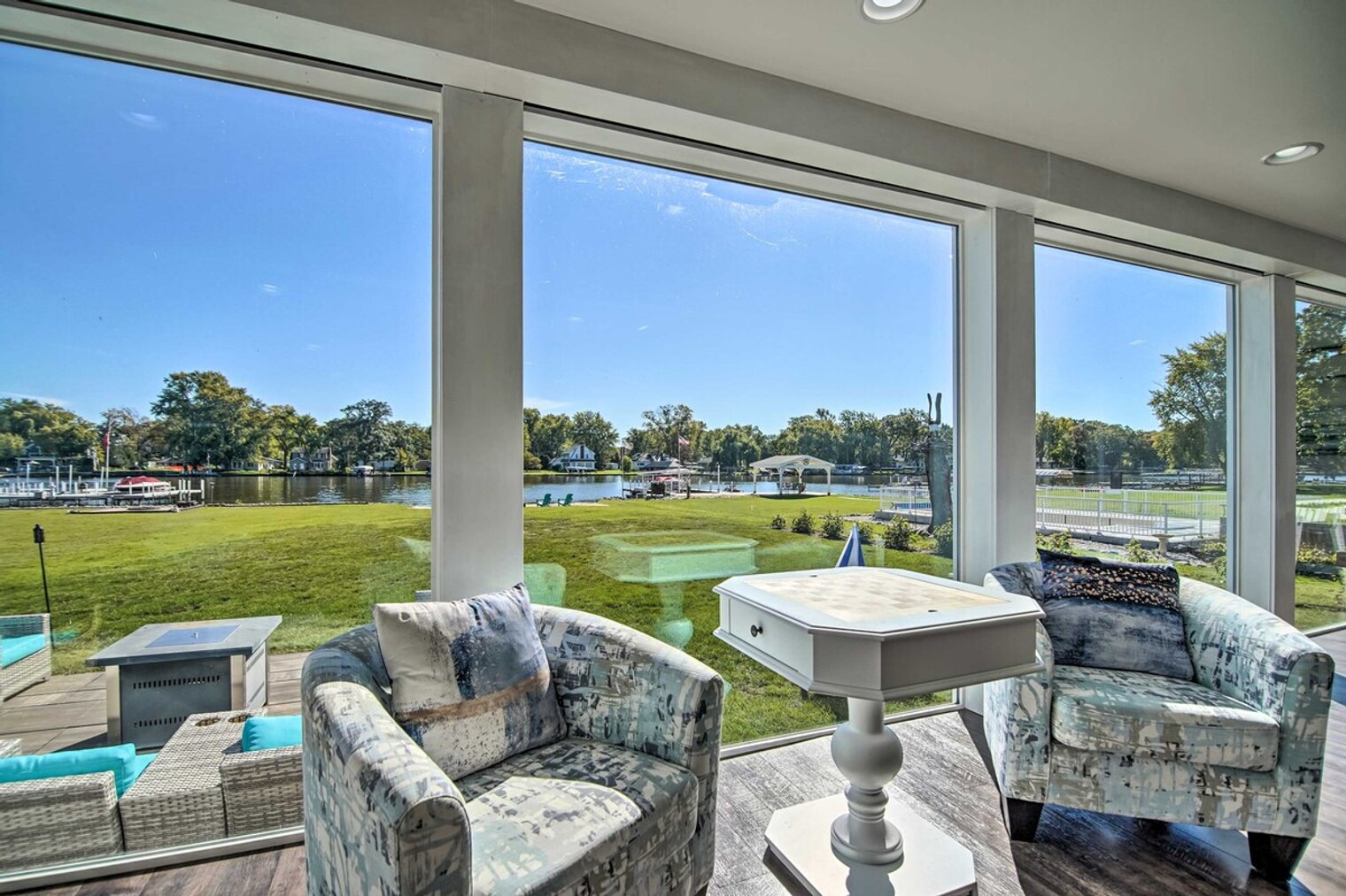 Building Photo - 2712 Shorewood Dr