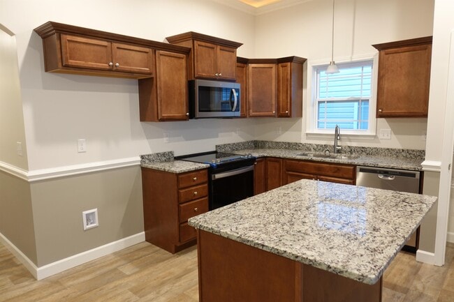 Building Photo - 755 Spartan Commodor Ln