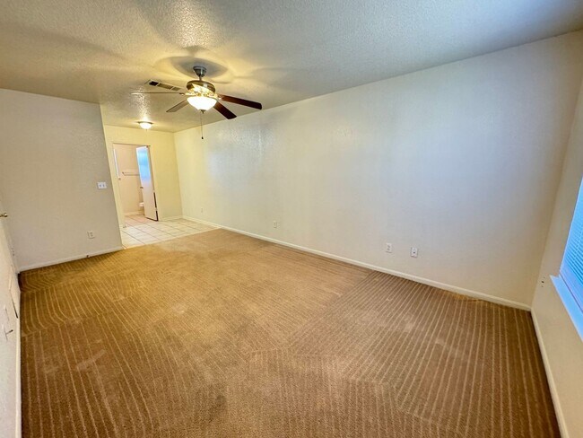 Building Photo - 205 Lydia Dr