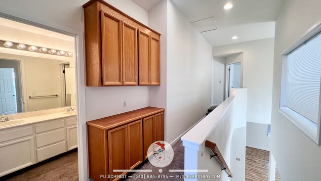 Building Photo - 303 Sutton Cir