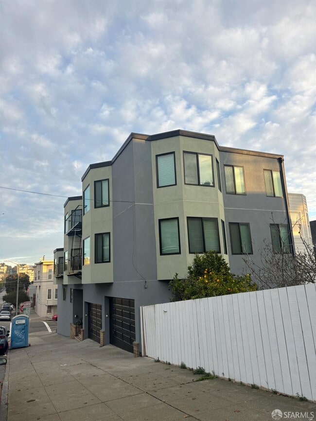 Building Photo - 1360 Lyon St