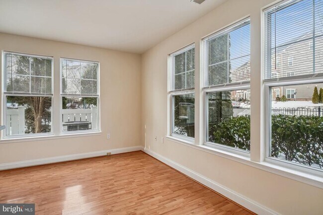 Building Photo - 12824 Clarksburg Square Rd