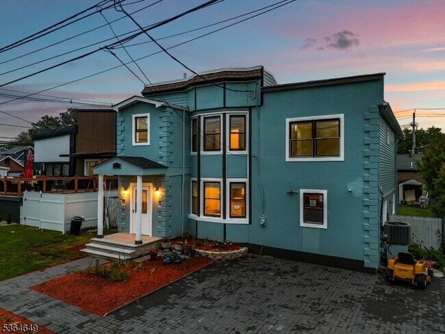 Building Photo - 70 Bruno St