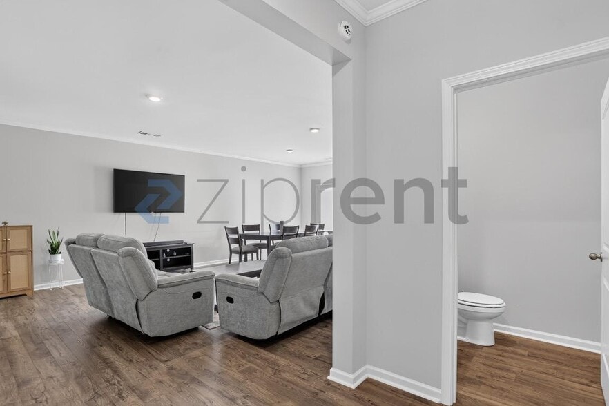 Building Photo - Unit