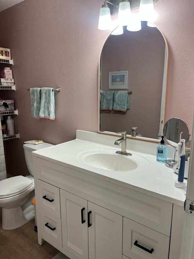 Building Photo - Beautifully Updated 3-Bedroom in Bridgepointe