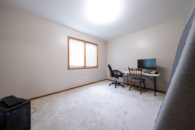 Building Photo - 4800 Orleans Ln N