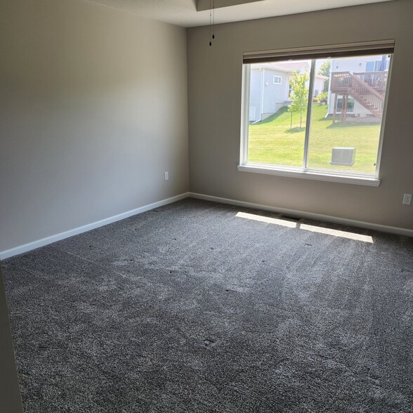 Building Photo - 1500 Primrose Dr SE