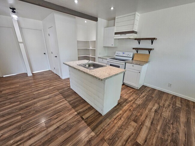 Building Photo - 2 Bedroom 1 Bathroom Apartment for Rent in Corning!