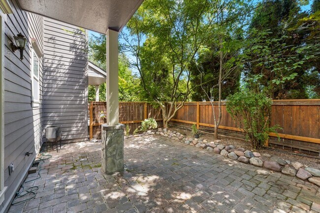 Building Photo - 100 Jackson Creek Dr