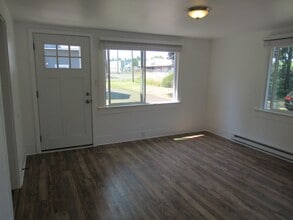 Building Photo - Large Two Bedroom House