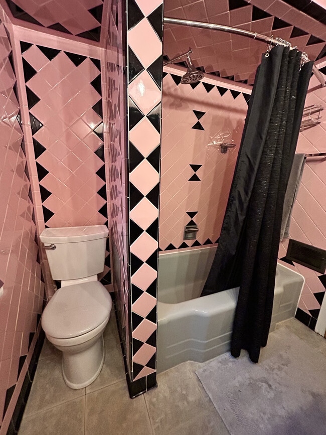 Building Photo - 248 Mansion St