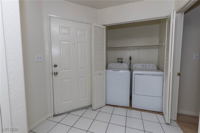 Building Photo - 5072 S Rainbow Blvd