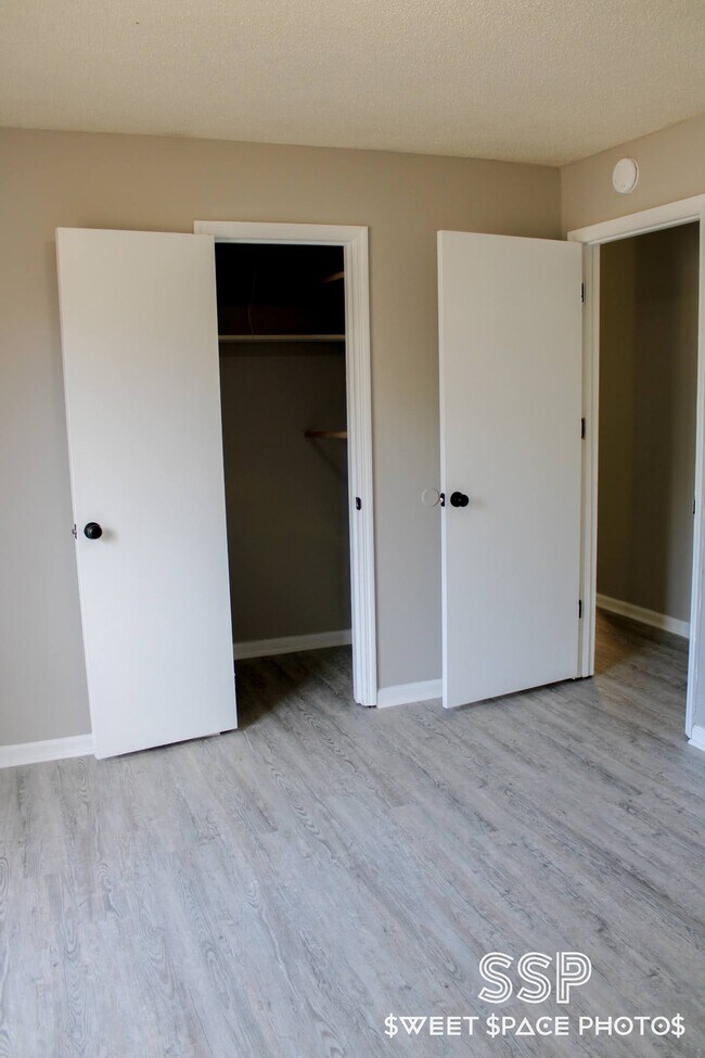 Building Photo - Travis