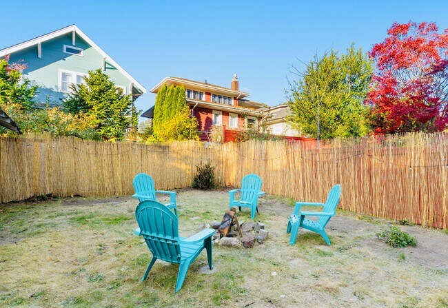 Building Photo - 4551 4th Ave NE