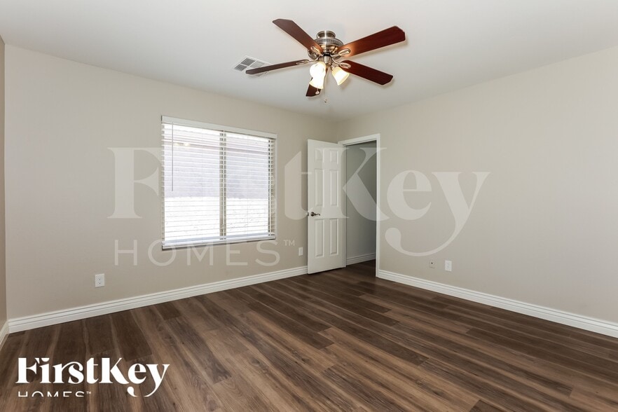 Building Photo - 1179 E Desert Springs Way