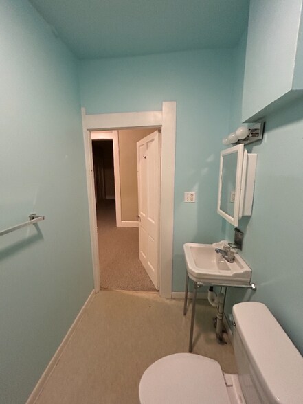 Building Photo - 125 E Main St