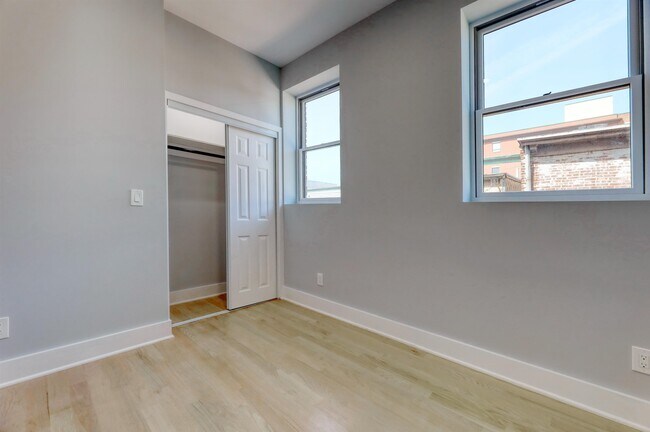 Building Photo - 618 14th St