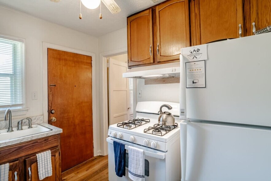Building Photo - 2861 Potter Dr