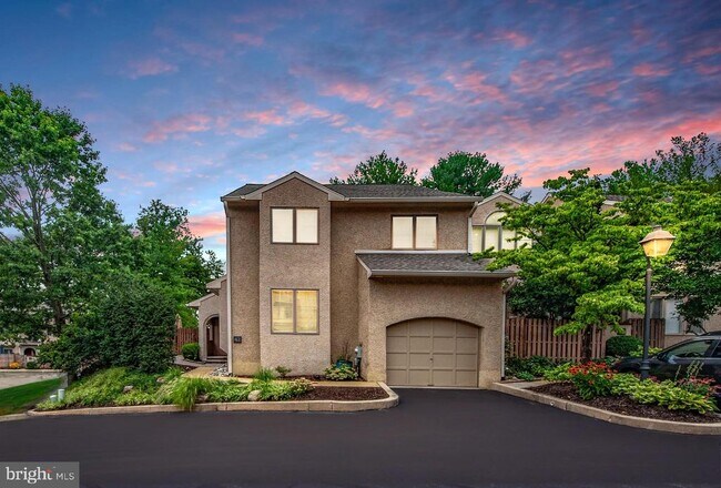 Primary Photo - 42 Greythorne Woods Cir