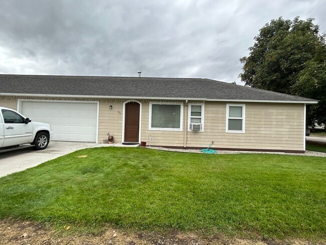 Primary Photo - 2 bed 1.5 bath