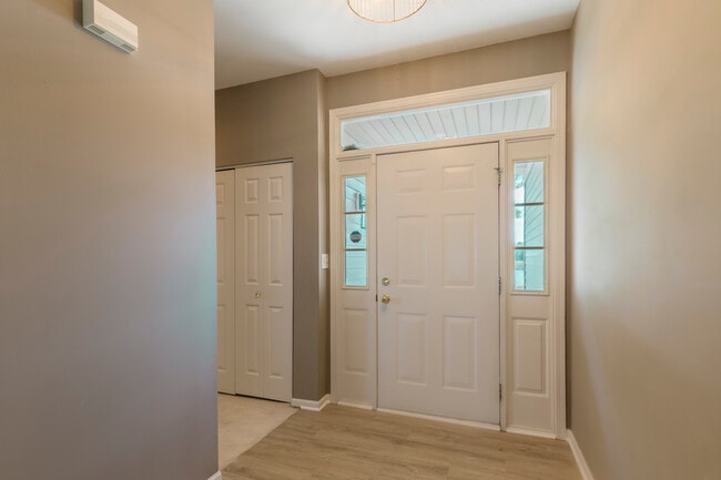 Building Photo - 12220 Peartree Way