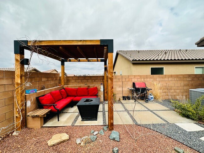 Building Photo - STUNNING Back yard!  Level II EV Charger!