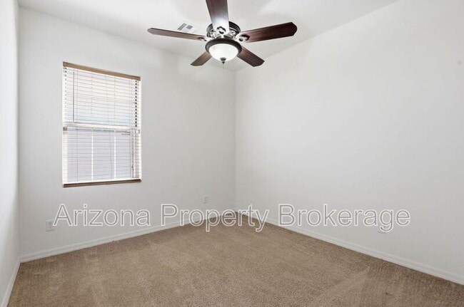 Building Photo - 824 E Jacob St