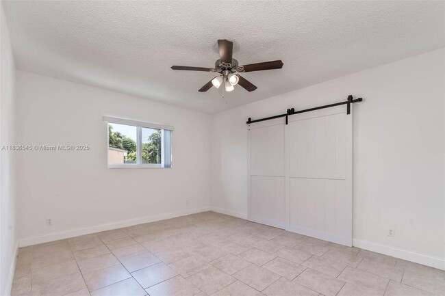 Building Photo - 3916 SW 58th Ave