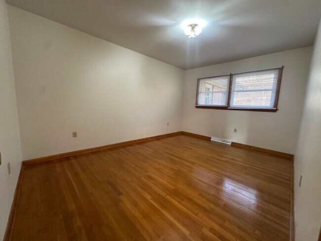 Building Photo - 1308 Minebank Rd