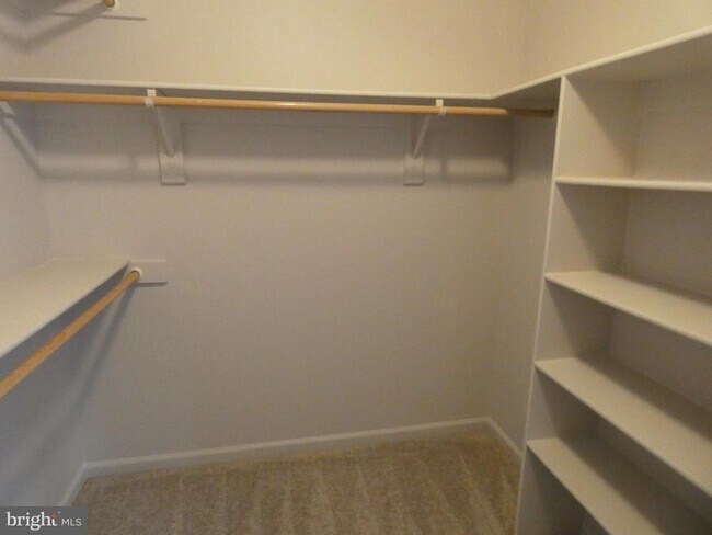 Building Photo - 6422 Lake Meadow Dr