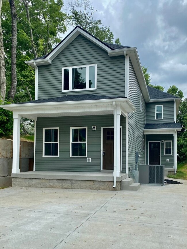 Building Photo - 714 Gracey Ave