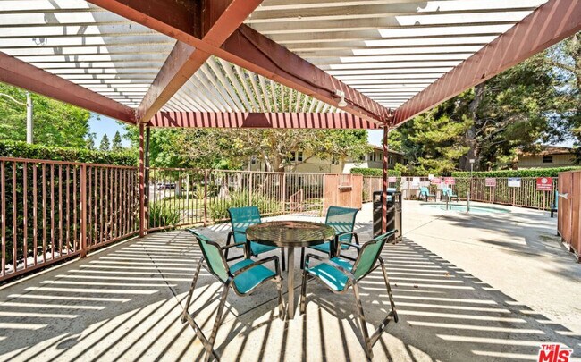 Building Photo - 5882 Bowcroft St